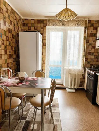 Срочно. Продам 3 комн. кв. Центр кирпичный дом с консьержем Донецк