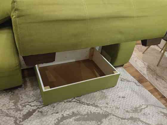 Продам диван угловой 2,7 м, состояние хорошее. Донецк