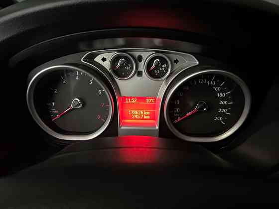 Продам Форд фокус седан 2010 г. Донецк