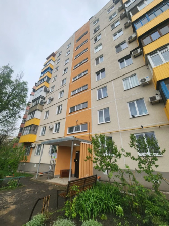 г.Мариуполь 3-х комнатная квартира +переход(комната) Мариуполь
