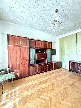 Продажа 2 ком. сталинки в Ворошиловском районе г. Донецк, б.Пушкина (ориентир Драмтеатр). Донецк