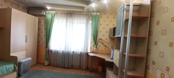 Продам 3-х комн 100 м² в Ворошиловском р-не. Два санузла. Лоджия. Кирпичный дом. Донецк
