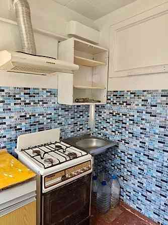 2к кв Даки, кв-л Гвардейский в районе 53 школы, этаж 2/5, не угловая, комнаты раздельные Макеевка