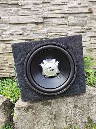 Сабвуфер в авто JBL Макеевка