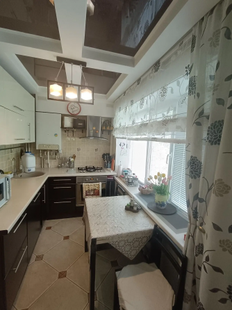 Продажа 2к квартиры в Ворошиловском р-е Университетская ул. Изумруд Донецк