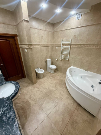 Продажа шикарной квартиры 170 кв.м. Центр (ул. Соловьяненко) Донецк