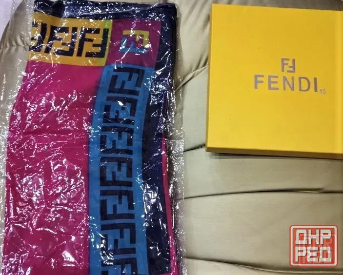 Женский шелковый платок Fendi Италия Донецк - изображение 3