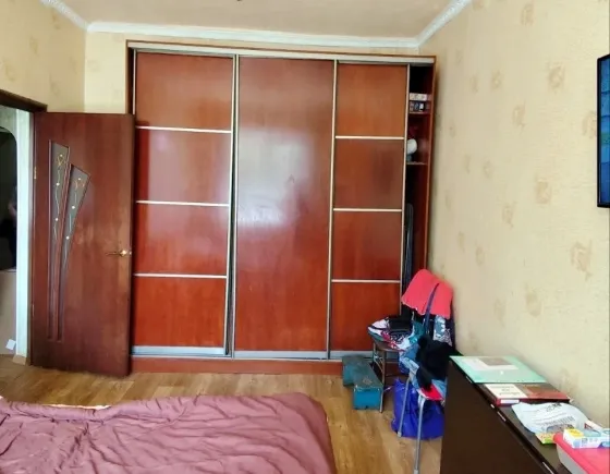 Продам 2к.кв. Сталинка. Кировский р-н. Ориентир рик. ул.Институтская. Донецк