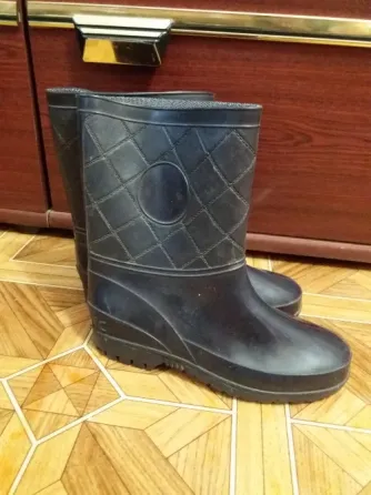 Продам резиновые сапоги р. 35-36 Донецк