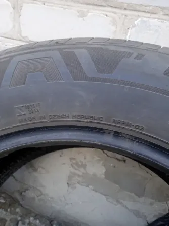 Продам скаты комплект б/у 215/65/R17.103v.NEXEN.5000р. Донецк