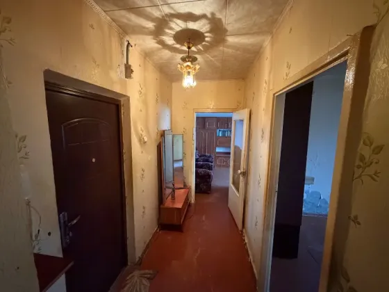 Продам 2-х комн. кв., 4/9 эт., 50 м.кв. - Макеевка, квартал Шахтёрский, 2-й квадрат Макеевка