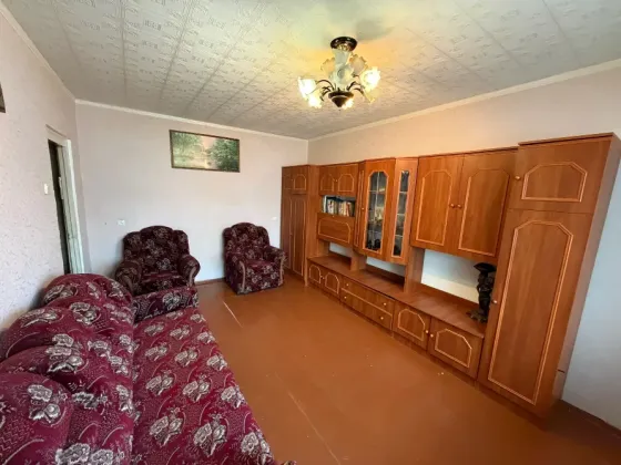 Продам 2-х комн. кв., 4/9 эт., 50 м.кв. - Макеевка, квартал Шахтёрский, 2-й квадрат Макеевка