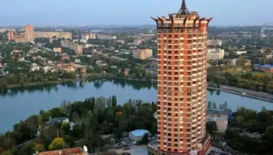 Продается 4-комнатная квартира на улице Кола жк Корона! Донецк