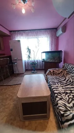 Продам 2х комн, 5/5, капитальный ремонт , мебель, пр. Мира парк Строителт Донецк