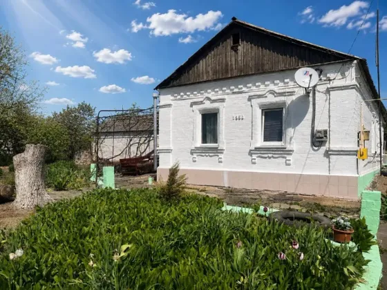 Продаются два дома по цене одного с земельным участком в пгт Старый Крым Мариуполь