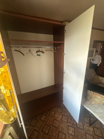 Шкафы, диван, тумбочки Продам за 15 тысяч всё Донецк