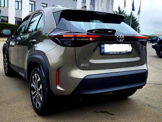 Продам 2022 TOYOTA YARIS CROSS 1.5 Машина в состоянии новой Донецк