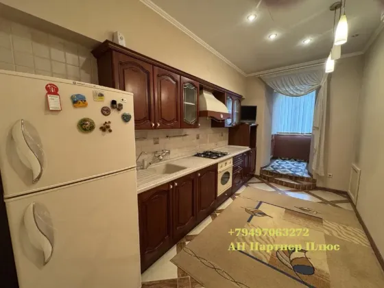 3-к сталинка 82 м² рядом с Оперным театром Донецк