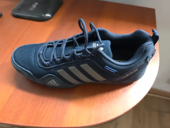 Продам новые кроссовки adidas Донецк