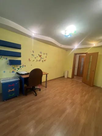 Продажа трехкомнатной квартиры ул.Артема - Обл.Травматология ! Вода идет ! Документы готовы ! Донецк