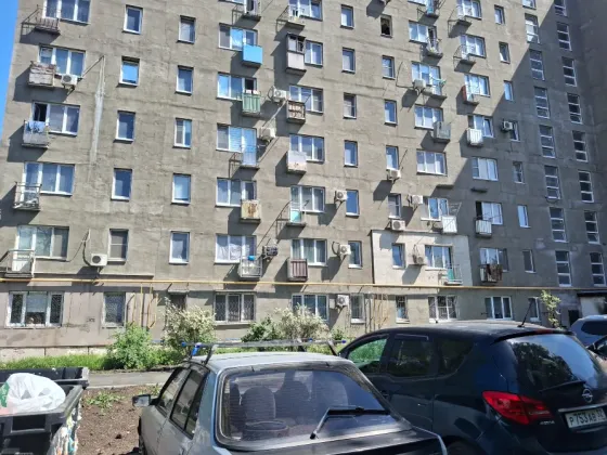 Продается 1 комнатная гостинка Мариуполь