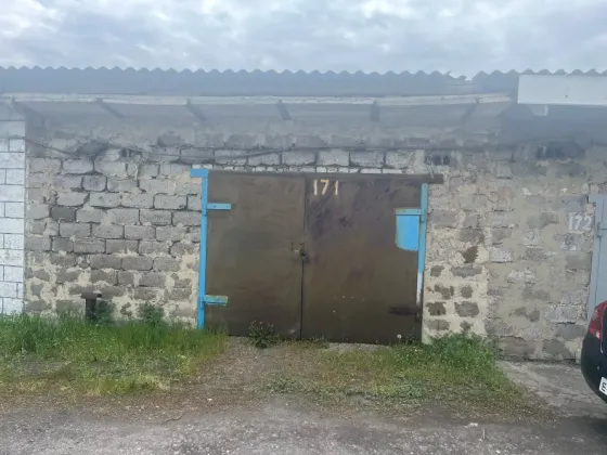 продам гараж поселок лидиевка большой крыша не течет цена договорная Донецк