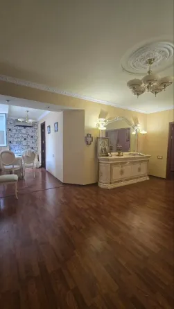 4 комнаты, 111 м², 2 этаж , Свободная продажа Донецк
