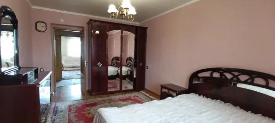 Сдам 4-х комнатную в Ворошиловском р-не, пр. Гурова. Всё необходимое есть. Накопительный бак. Донецк