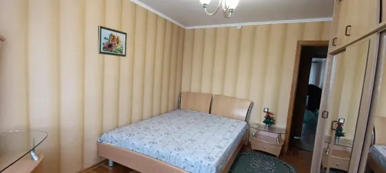 Сдам 4-х комнатную в Ворошиловском р-не, пр. Гурова. Всё необходимое есть. Накопительный бак. Донецк