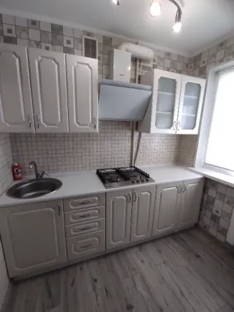Продам 2 к. кв. 2/5 Центральный район Мариуполь