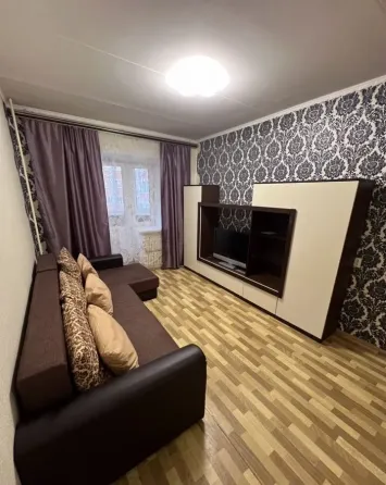 Сдаю двухкомнатную квартиру 60 м² этаж 3 ворошиловский район, школьный бульвар Донецк