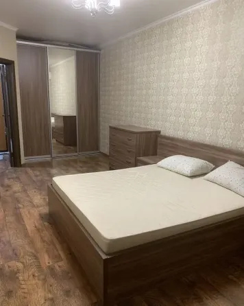 Сдам однокомнатную квартиру 41м2 в ленинском районе, микрорайон голубые-1 Донецк