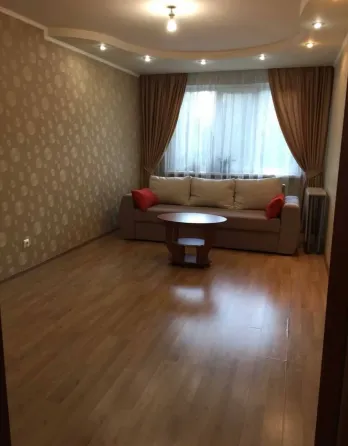 Сдаю трехкомнатную квартиру по ул. Островского, Кировский район, 65кв.м, 4 этаж. Донецк