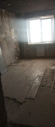 продам крупногаборитную 2 х комн. кв, мкр восточный, под ремонт. Мариуполь
