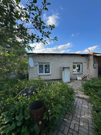 Продается 5-комнатная квартира на земле в Пролетарском районе Донецк