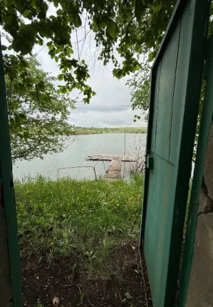 Продам дом с выходом к водоему Ждановка