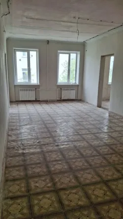 трехкомнатная сталинка Мариуполь