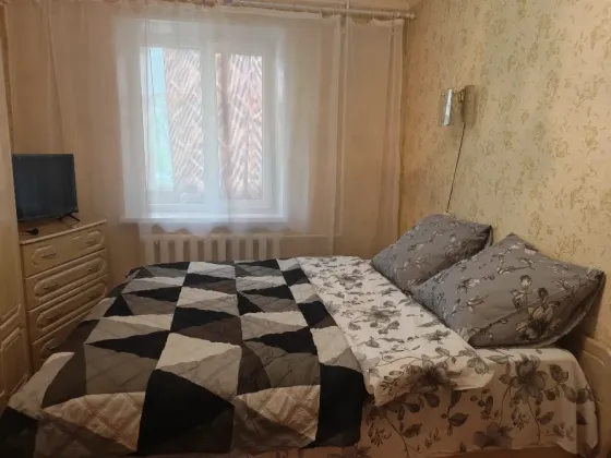 Посуточно двухкомнатная квартира Макеевка
