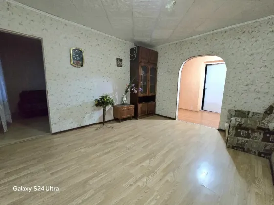 4-комн. 76 м², 2/9 эт., кирпич, Текстильщик, напротив школы 88 Донецк