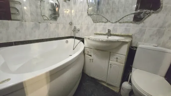 3-комн. 67,5 м², 3/9 эт., бульвар Шевченко 40, ориентир «Торговый институт» Донецк