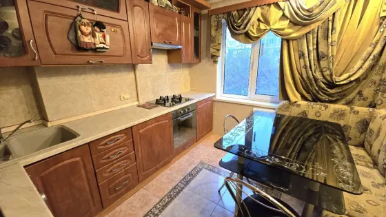 3-комн. 67,5 м², 3/9 эт., бульвар Шевченко 40, ориентир «Торговый институт» Донецк