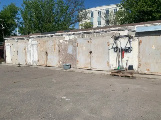 Сдаются капитальные гаражи и парковочные места под навесом в Орджоникидзевском районе. Мариуполь