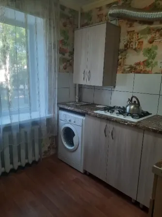 Калининский рынок, 2к. кв-ра, хорошая, б-р Шахтостроителей Донецк