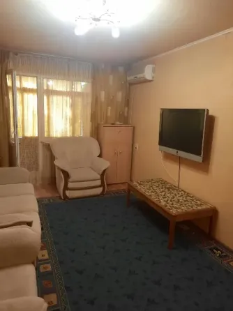 Калининский рынок, 2к. кв-ра, хорошая, б-р Шахтостроителей Донецк