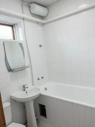 Срочно продается торг газифицированный дом 74 кв.м и 2хэтажный бокс гараж Партизанский проспект Донецк
