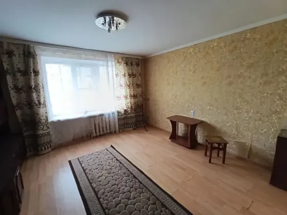 Продам 4-х комнатную квартиру в г. Харцызске, ул. Советская Харцызск