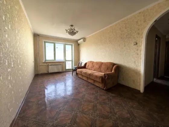 Продам отличную 3-комнатную квартиру в самом центре мариуполя на проспекте металлургов. Мариуполь