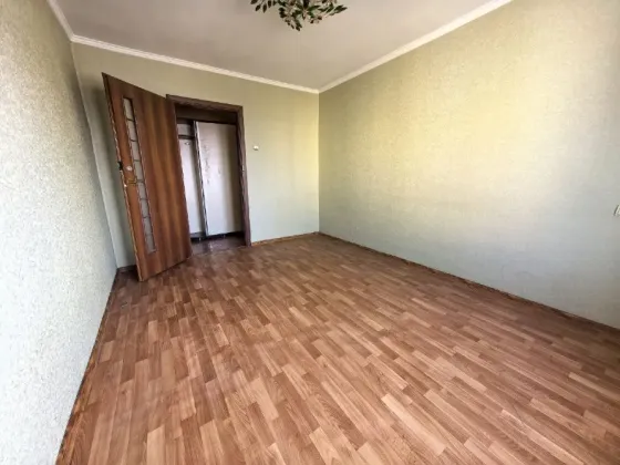 Продам отличную 3-комнатную квартиру в самом центре мариуполя на проспекте металлургов. Мариуполь
