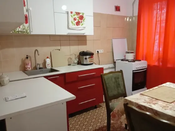 Продам 2-к. квартиру (1/2) в Червоногвардейском р-не Макеевки (12 магазин) Макеевка
