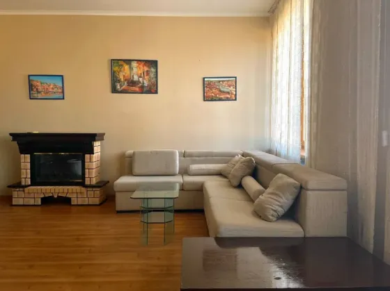 крупногабаритная сталинка в центре Донецка 97 м. кв. с ремонтом Донецк